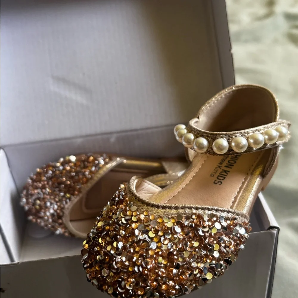 Forever Link Gold and Cream Dress Shoes with Rhinestones - Picture 2 of 3